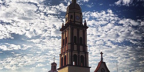 Sujeto intento lanzarse de torre parroquial