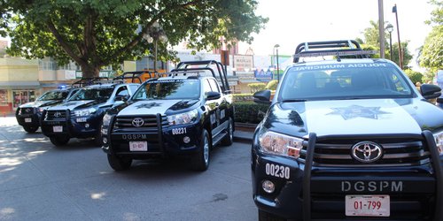 Alcalde entrega cuatro patrullas nuevas a la Policía Municipal