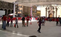 16 mil personas han disfrutado pista de hielo en plaza Fundadores