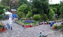 Prohibido fumar en la plaza, y sitios de recreo