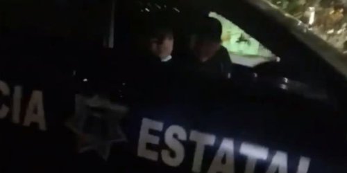 Exhiben a policías de Tabasco acosando a grupo de adolescentes