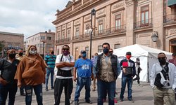 Policías se manifiestan en Palacio de Gobierno