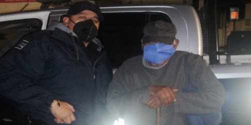 Policías municipales apoyaron con traslado a adulto mayor con discapacidad