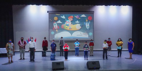 Premian a niños y niñas ganadores del concurso Cuentos desde Casa