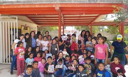 Fiestecita de año nuevo llevó la Prepa Río a niños y niñas de San Francisco