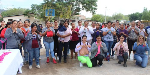Karina Quintero visitó Angostura con la campaña Luz Rosa.