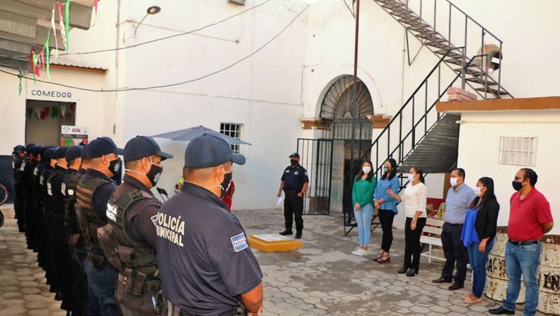 profPolisCerritos.jpg