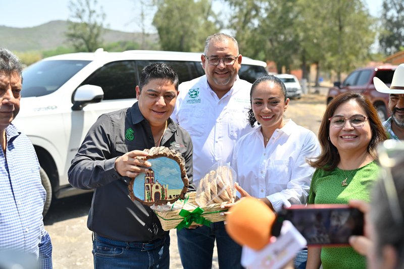 recepcion_de_gobernador_lagunillas_mirioverde.jpeg