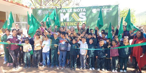 Alcalde Urbiola entregó rehabilitación de dos escuelas en El Riachuelo.