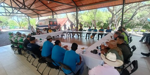Coordinan seguridad y auxilio a vacacionistas en manantial Media Luna