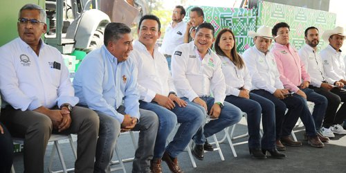 En Cerritos, Ricardo Gallardo inicia obra y entrega apoyos para el campo
