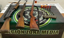 Sujetos abandonan armamento en camino a Paredes de Rioverde