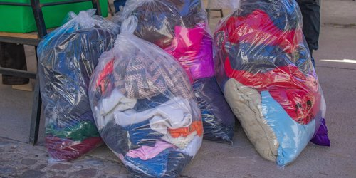 Regalaron en el DIF ropa abrigadora a personas en situación de riesgo