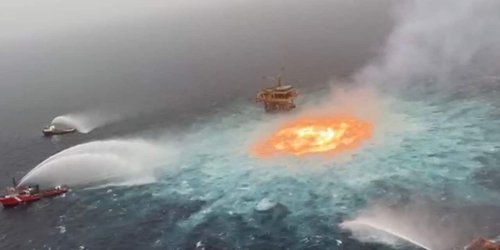 Se registra incendio en ducto marino de Pemex en Campeche