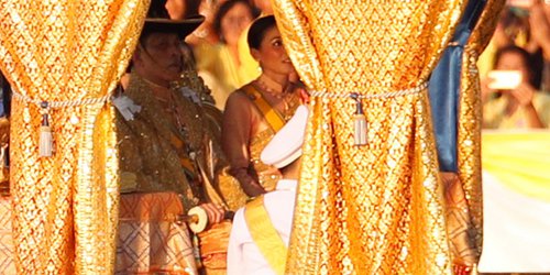 El rey de Tailandia se aísla del coronavirus en un hotel de lujo de Alemania con 20 concubinas