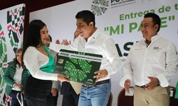 Entrega Ricardo Gallardo apoyo de transporte gratuito y tarjeta joven a estudiantes