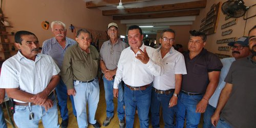 Desayuna con taxistas el alcalde rioverdense