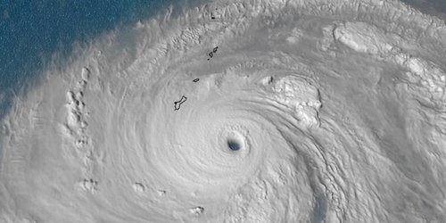 Un tifón descomunal se dirige hacia un EUA con vientos mortíferos y marejada de más de 7 metros