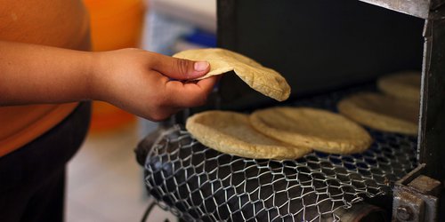 Costos de insumos agobian a empresarios tortilleros