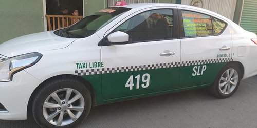 Taxista prestará servicio gratis a enfermeras (os), adultos mayores y personal de emergencias