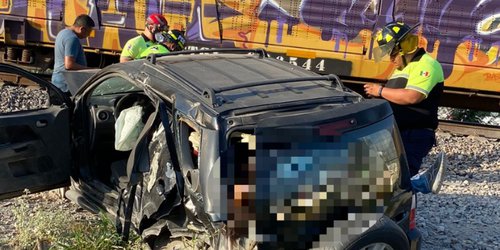 Mujer intenta ganarle el paso al tren; mueren dos niñas en Nuevo León