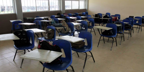 Sólo un plantel sigue sin clases tras fuertes lluvias en la zona serrana de Querétaro.