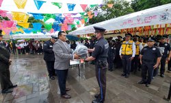Entregó el alcalde Urbiola 127 Uniformes completos a policías municipales.