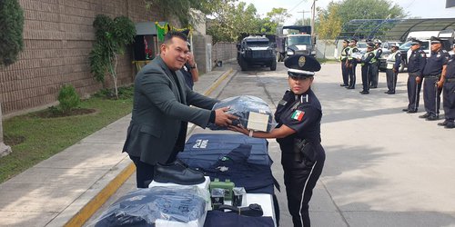 Entregan uniformes a policías municipal de Rioverde