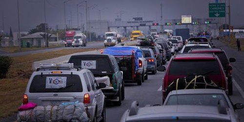 Paisanos esperarán a que vacunen adultos mayores, para visitar México