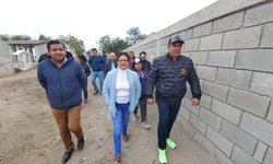 Barda perimetral del panteón y contenedor de basura entregaron a familias en Adjuntas.