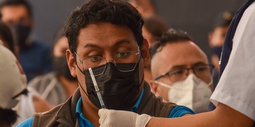 México rompe récord de aplicación de vacunas COVID-19 con 1.4 millones de dosis en un solo día: IMSS