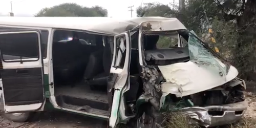 Mariachis lesionados en fuerte choque en carretera de la ribera