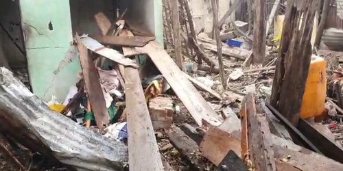 Vagos causan incendio de vivienda abandonada para robarla