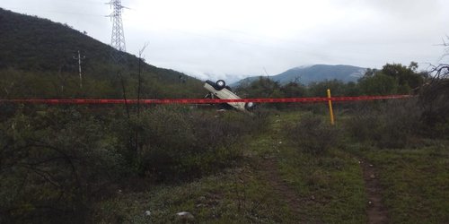 Pierde la vida jovencita de 16 años en volcadura