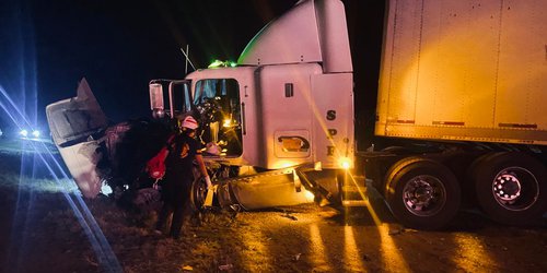 Joven universitario muere en choque contra tráiler en la carretera libre a SLP