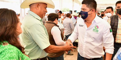 Ricardo Gallardo inicia entrega de insumos a productores ganaderos