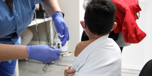Necesario vacunar contra Covid a niñas y niños de cinco a 11 años