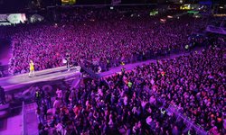 Katy Perry hace historia en la Fenapo 2026; reúne a miles de asistentes