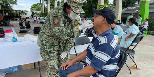 Gobierno Estatal acerca atención médica gratuita a familias de Tamasopo