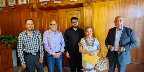 Integrantes del grupo “Memoria Histórica” proyectan rotonda de hombres ilustres y columbario