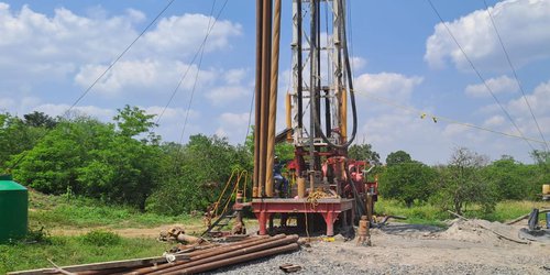 Supervisan perforación de pozo profundo en Matlapa