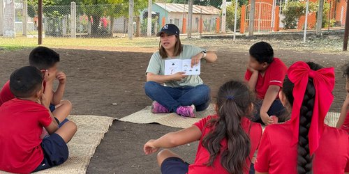 Realizan actividades de salud y lectura en primaria de San Nicolás de Tampote