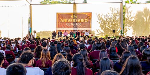 Rodolfo Loredo reconoce la trayectoria educativa del CETis 106 en su 45° aniversario