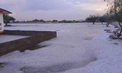 Tromba y granizada dejan daños millonarios en Guadalcázar; colapsan techados y mueren animales