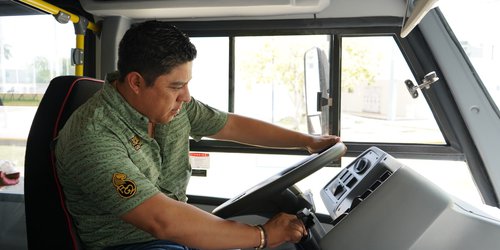 Entrega Gallardo autobús a estudiantes del Tecnológico de Ciudad Valles
