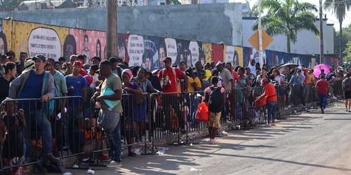 Bancarizan a 12 mil refugiados en México; empresas reportan menor rotación y mayor productividad