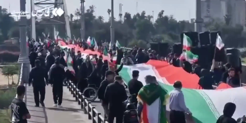 Cadenas humanas se extienden por centrales y puentes de Irán frente a la amenaza de Trump de “desatar el infierno”.