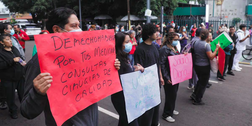 Trabajadores del IMSS en Coahuila exigen medicamentos, personal y mejores pensiones