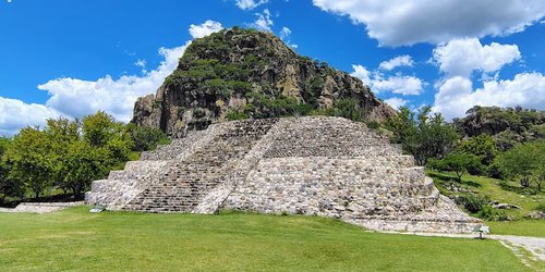 Chalcatzingo: relieves de un territorio ancestral.