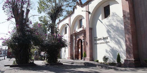 Impulsan un programa de subsidio de transporte público a los estudiantes